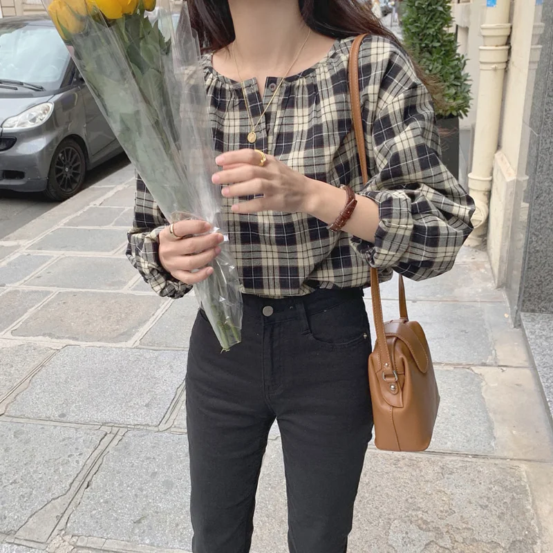 

Plaid doll collar shirt female design sense of minority autumn and winter 2021 new loose and thin casual shirt