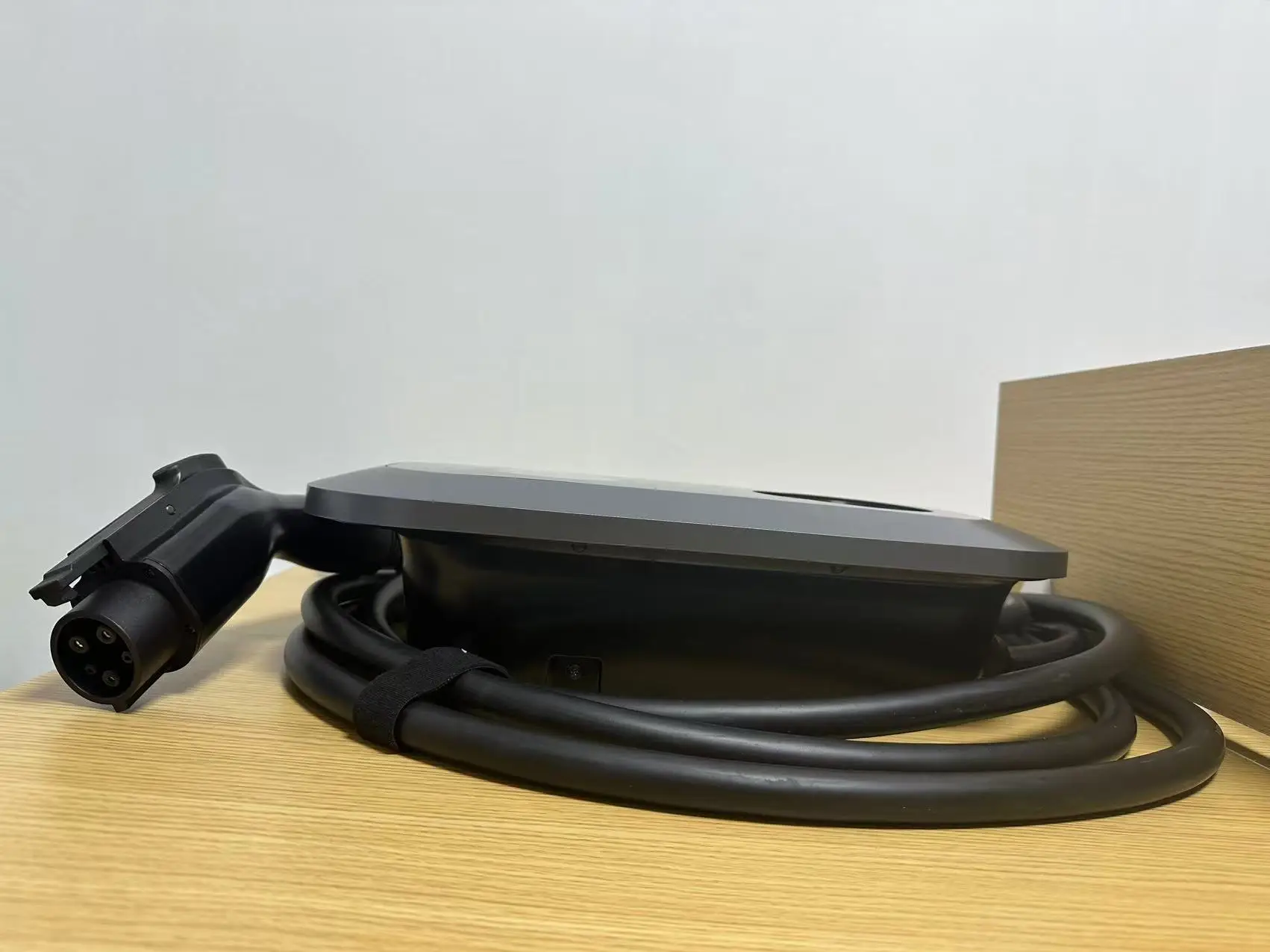 Фото Новая зарядная станция JET Type1 J1772 AC Smart Wallbox 9.6 кВт, уровень 2, быстрая зарядка, настенное крепление, 48А, для дома №4