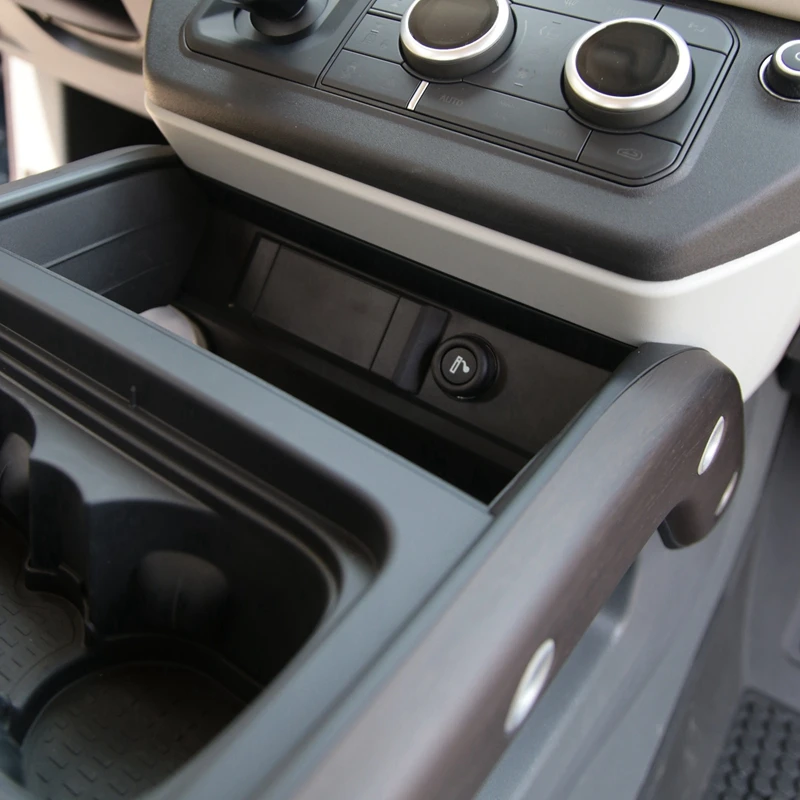Для Land Rover Defender 90 110 2020 2021 центральная консоль оснащена USB-портом для зарядки