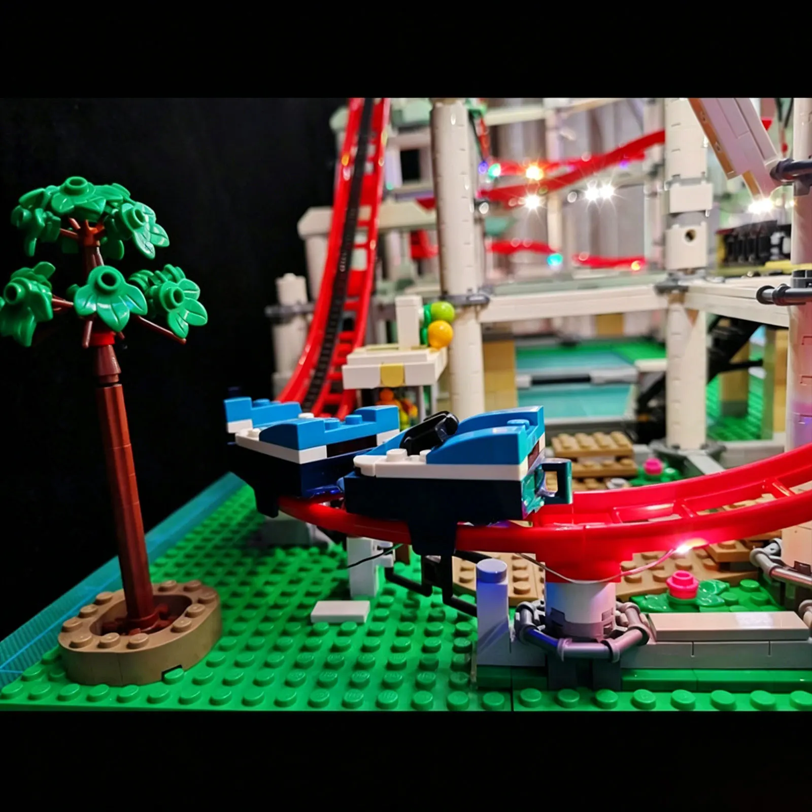 Фото Комплект светодиодного освещения LYBMTWF, совместимый с конструктором Lego 10261 «Американские горки» (модельные блоки в комплект не входят) №5