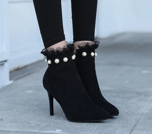 Женские ботинки на высоком каблуке с острым носком молнии |