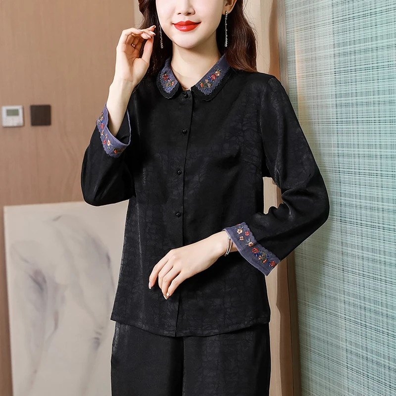 Женская шелковая рубашка-поло с вышивкой черная элегантная Облегающая