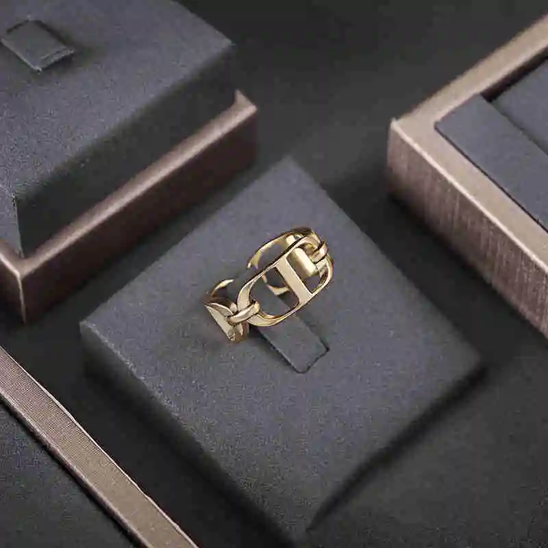 Рисунок 2 - Женское Винтажное кольцо из серебра 2023 пробы