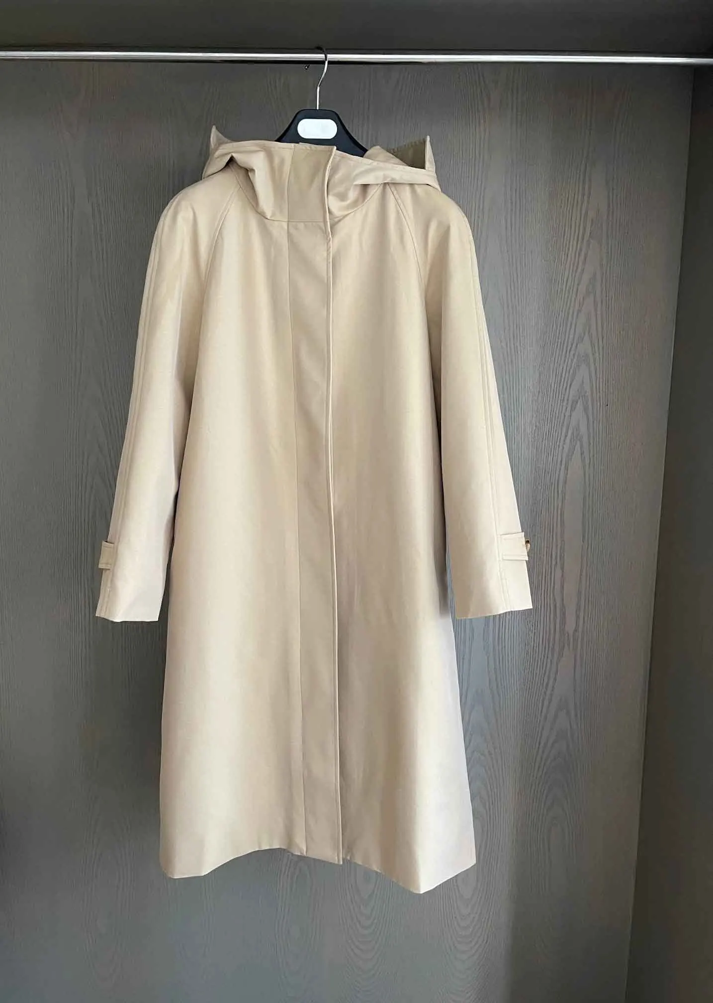 

New hooded trench coat classic straight hooded version type classic checked lining light and comfortable