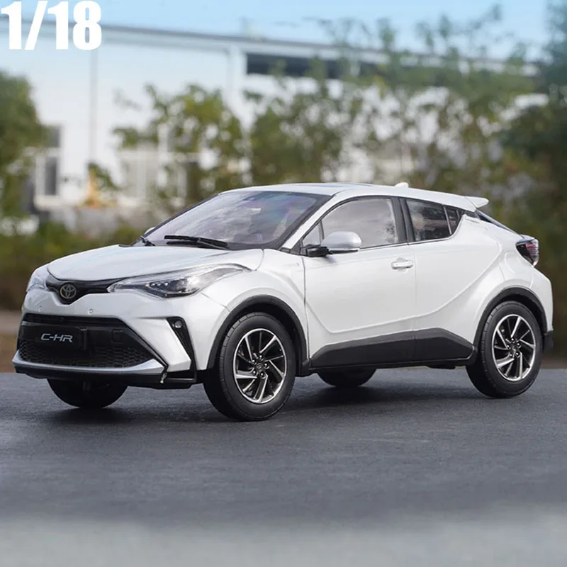 

Модель литая под давлением в масштабе 1:18 для 2022 года, новая игрушечная машинка Toyota C-HR из сплава, миниатюрные коллекционные подарки, бесплатн...