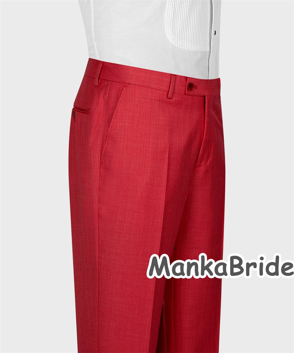 Рисунок 6 - Двубортные красные мужские костюмы