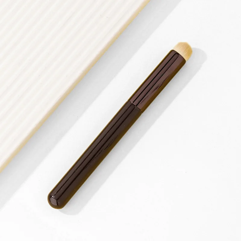 

Lip brush Mini multifunction Concealer Brush mouth blush dye brush portable