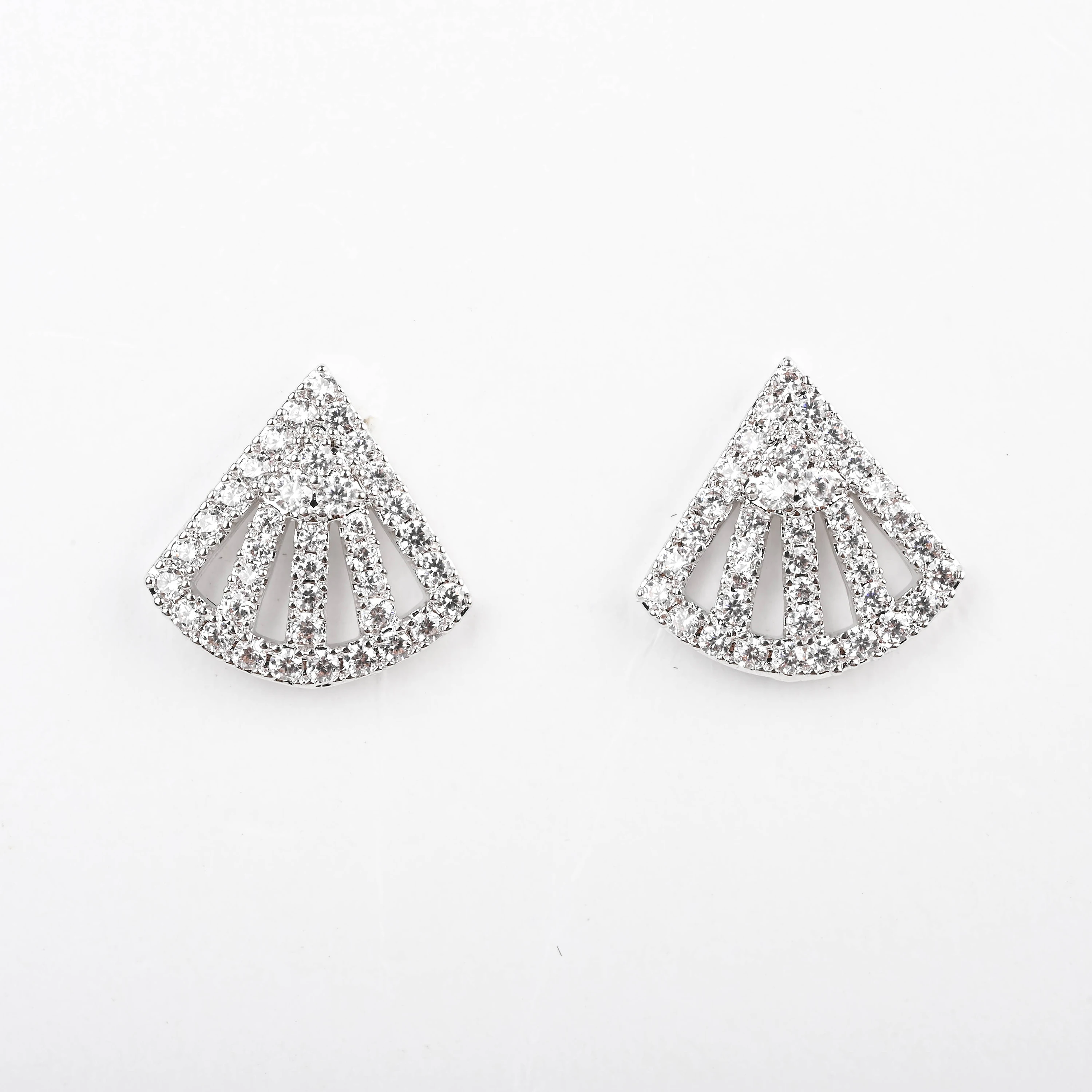 

Basic-025 Simple Conch Zircon Silver Color Fashion Earrings for Women