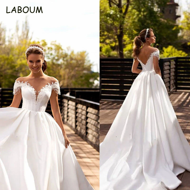 Купи LaBoum Off Shoulder Wedding Dresses for Women Beaded With Lace Appliques Pearls Bride Ball Gowns Sexy Backless Vestido de Noiva за 5,220 рублей в магазине AliExpress