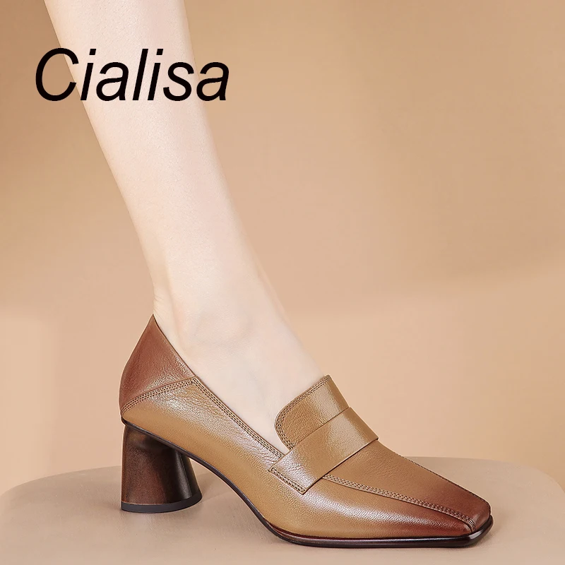 

Женские туфли-лодочки из овечьей кожи с металлической пряжкой и круглым носком