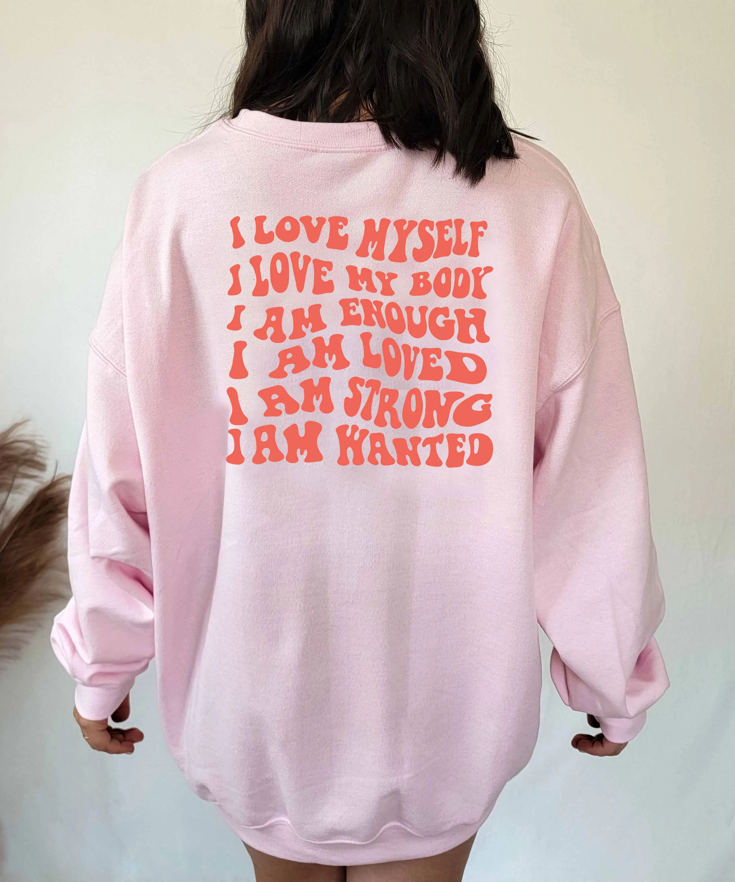 

Женская толстовка с надписью «I love Yourself i love my body»