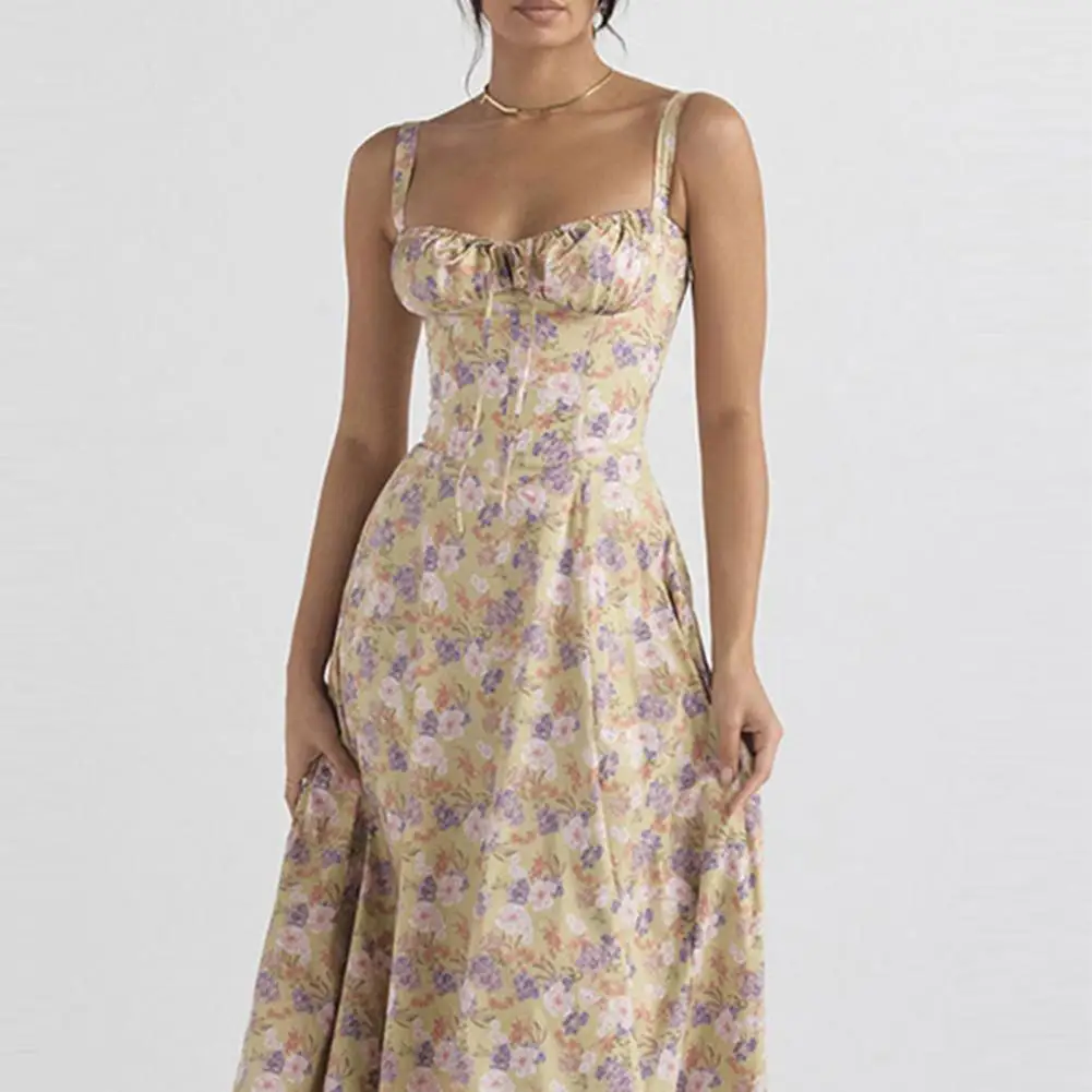 

Женское платье-миди с цветочным принтом, высоким разрезом и открытой спиной