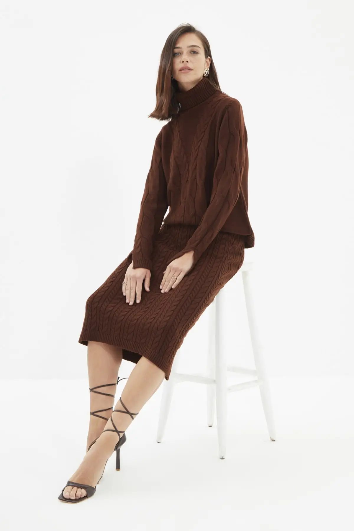 

Женский трикотажный костюм с высоким воротником Trendyol Ajurlu TWOAW22AU0363