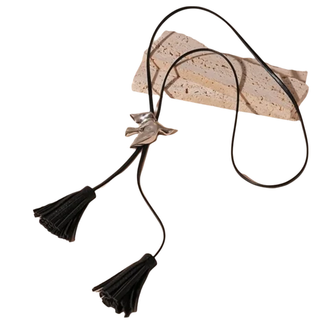 Золотое ожерелье из искусственной кожи с кисточкой