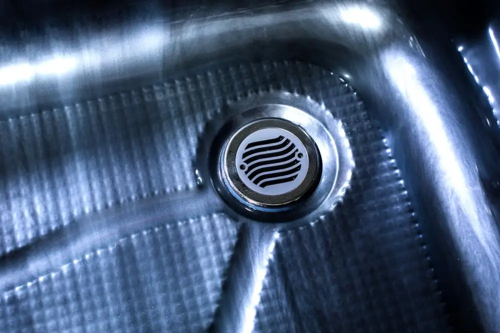 Рисунок 3 - Современная акриловая ванна для 5 человек