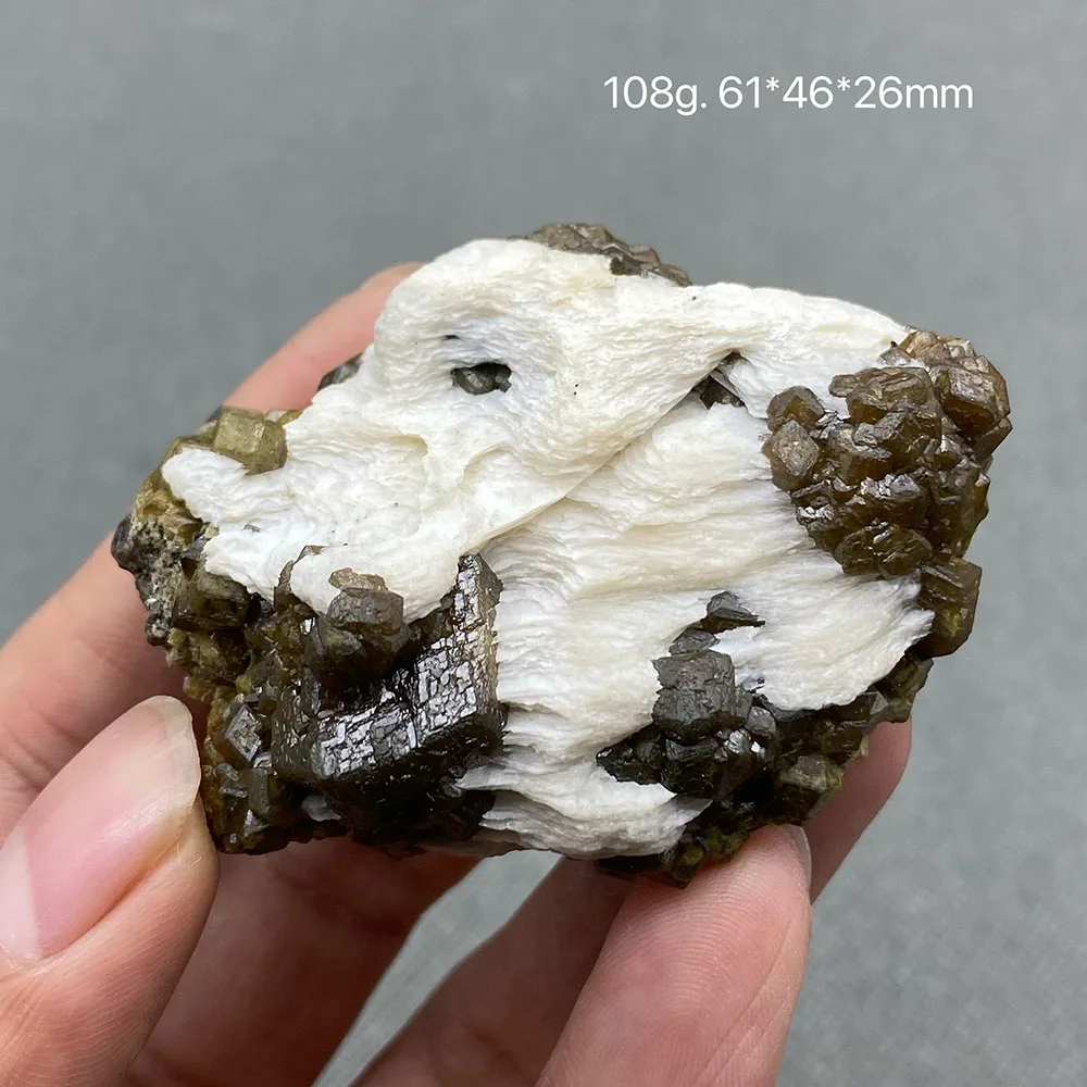 

100% натуральный внутренний монгольский гранат, необработанный камень и кристаллический образец кальцитной руды lamellar
