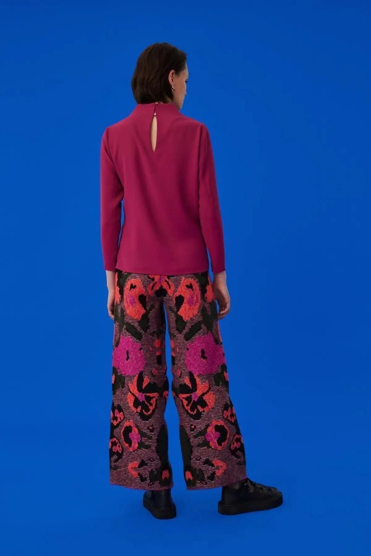 Рисунок 3 - Женская стильная блуза с ворот