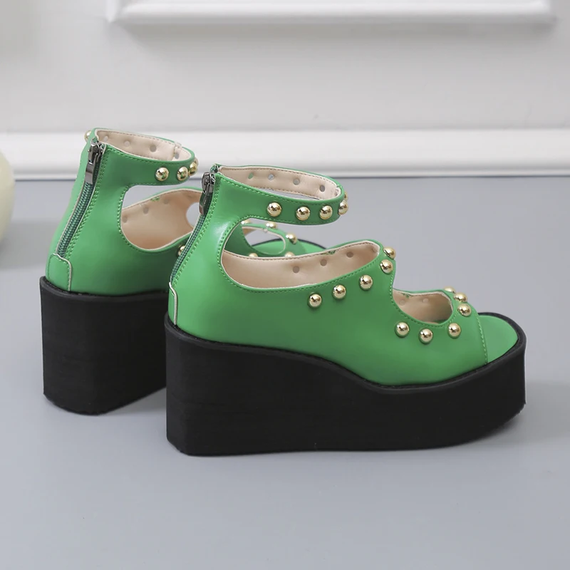 Сандалии женские на платформе босоножки танкетке с открытым носком заклепками