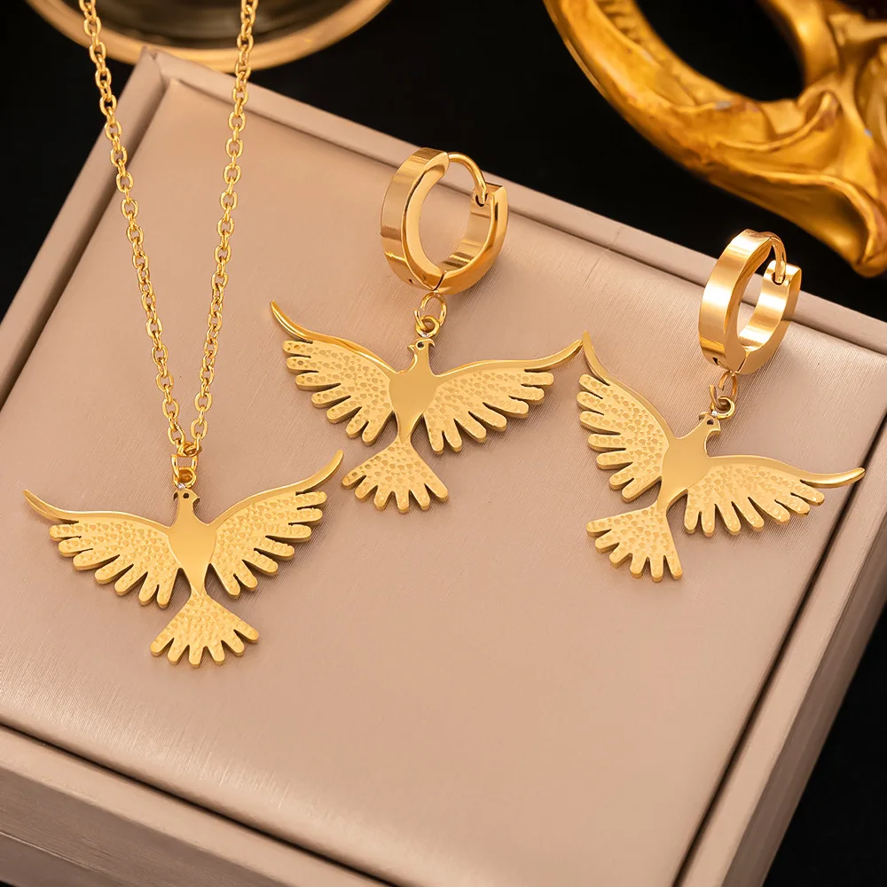 

Artificial Gems Not Fade Color Flying Bird Pendant Necklaces Set For Women Gold Titanium Steel Neck Chain Jewelry Gift for Girl