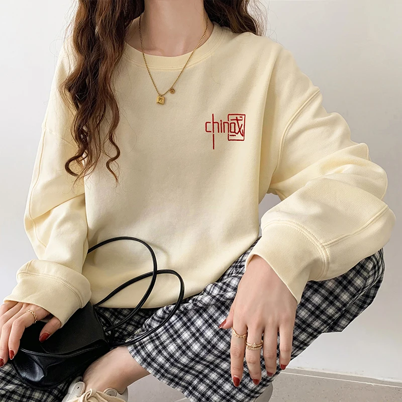 

Свитшот женский свободного покроя с круглым вырезом и длинным рукавом