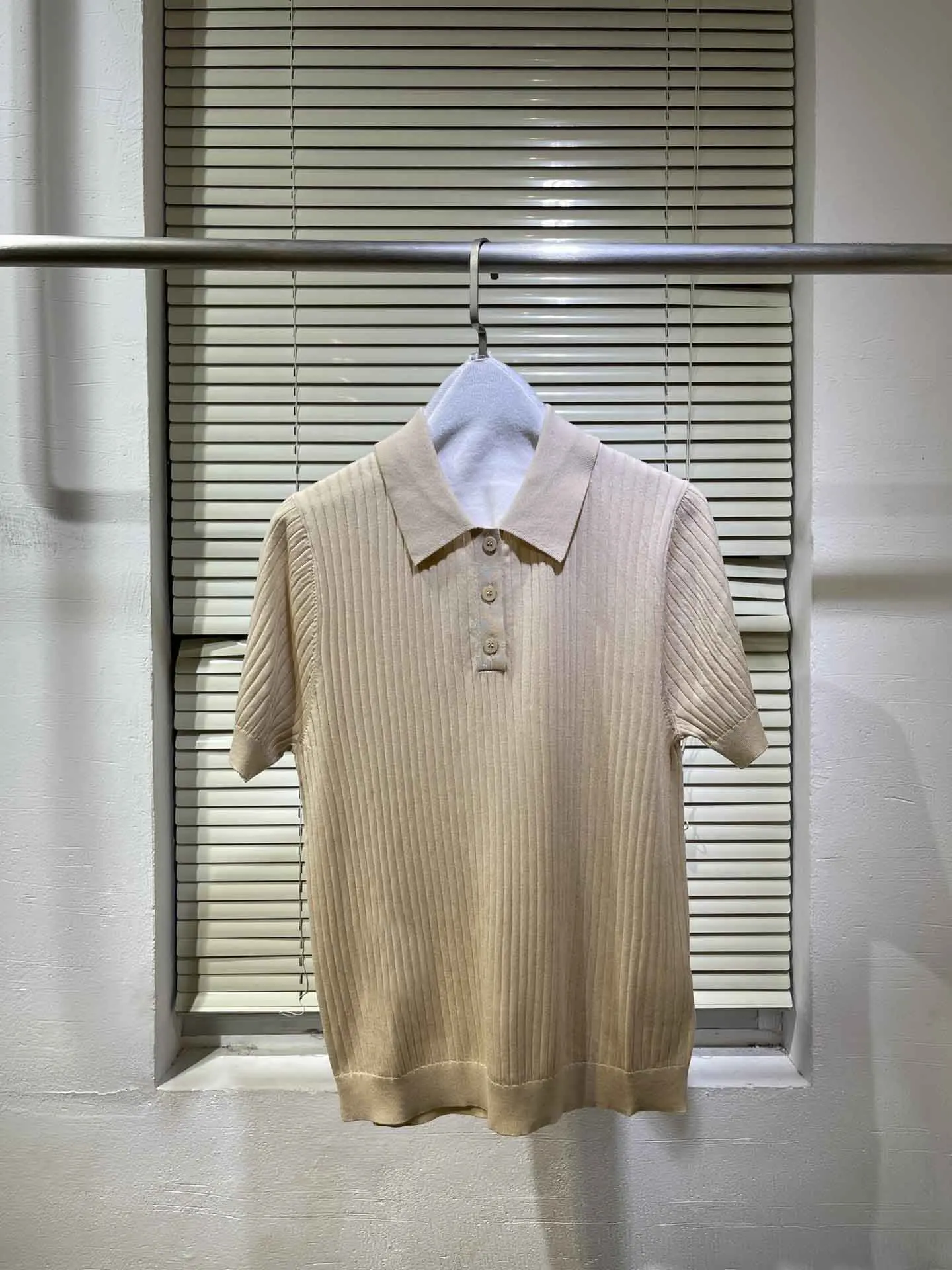 

New short sleeve lapel sweater for spring
