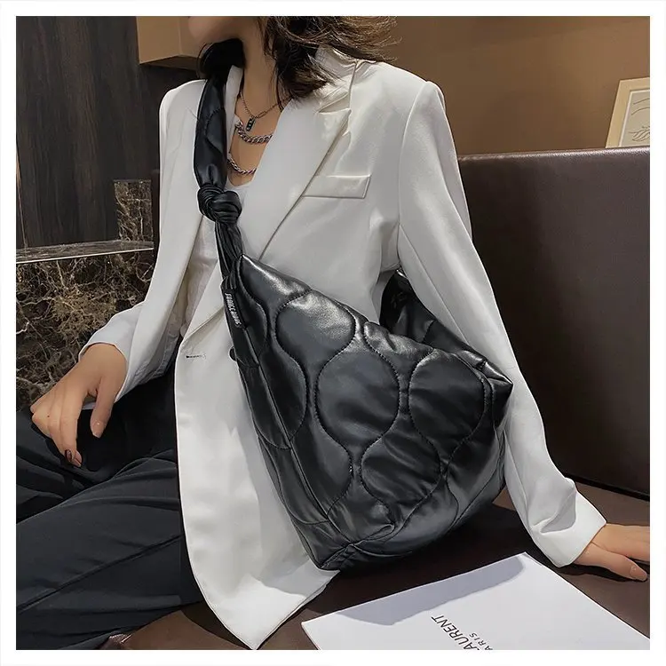 

2022 New Cloth Shoulder Bag for Women Casual Wild Ladies Hobo Handbags Shoulder Bag Leather Large Capacity Down CrossBody Purse