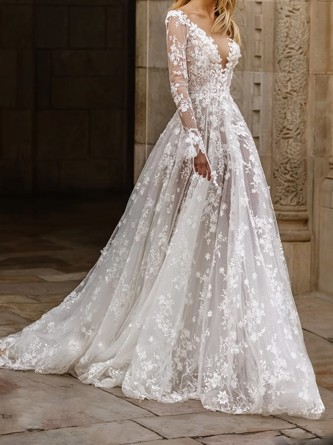 

Женское свадебное платье с длинным рукавом, белое кружевное ТРАПЕЦИЕВИДНОЕ ПЛАТЬЕ С глубоким вырезом, открытой спиной и аппликацией, свадебное платье со шлейфом