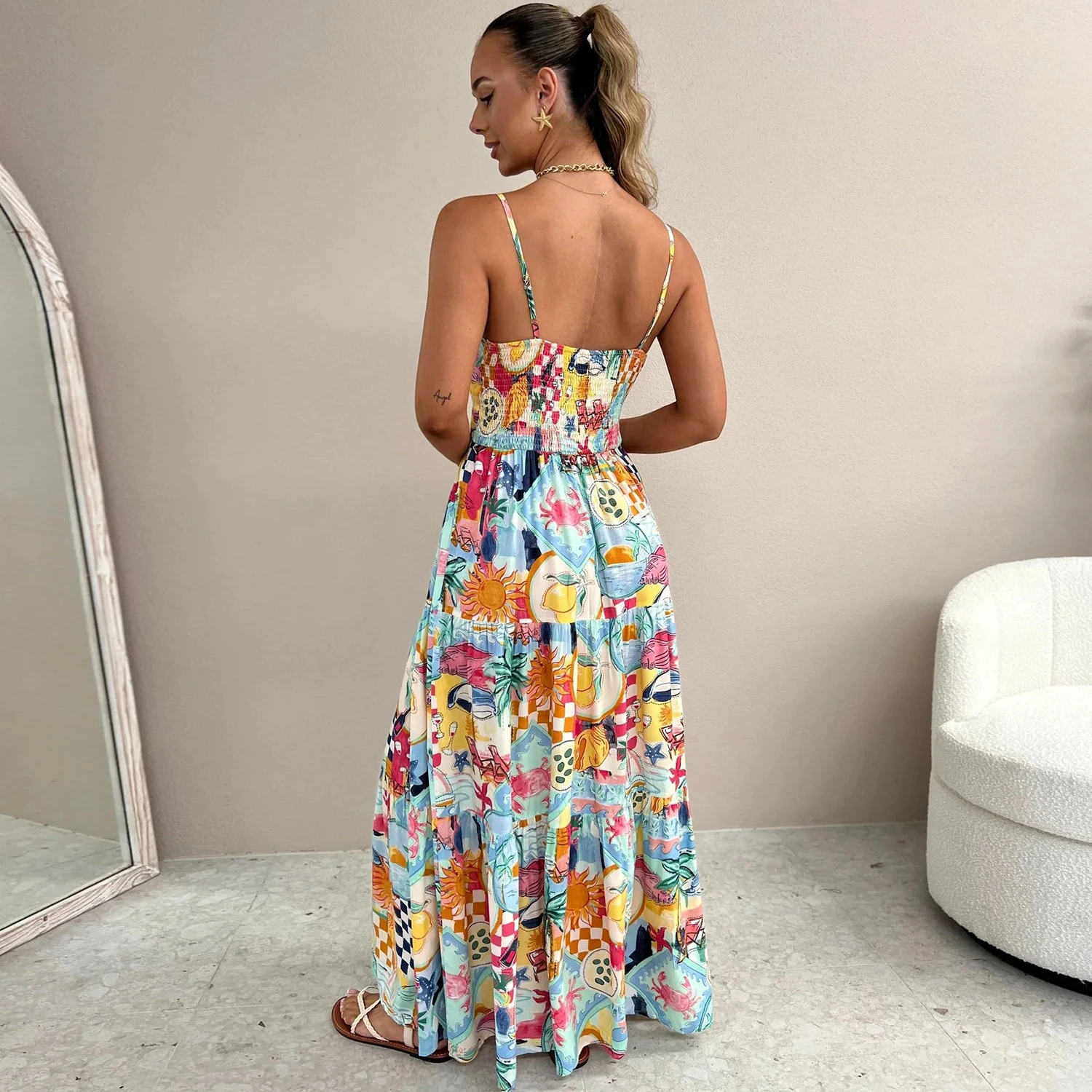 Женское элегантное платье с цветочным принтом на бретельках без рукавов