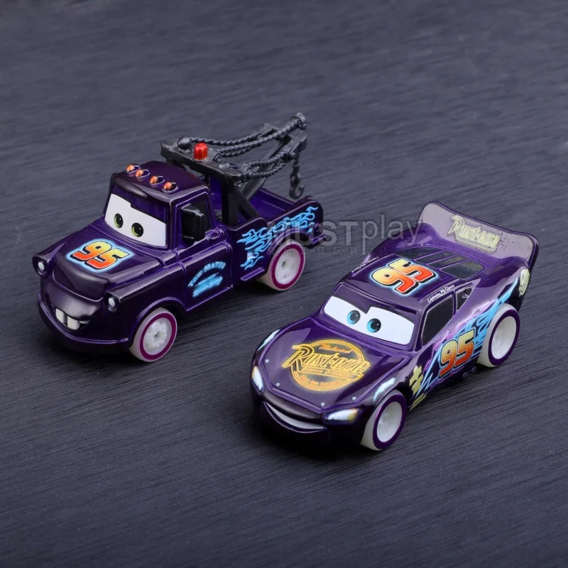 Фото Коллекционная модель автомобиля Takara Tomy Cars 1/64, литая под давлением, 2025 год, памятное издание, 95 Lightning McQueen, светящаяся в темноте, подарок №3