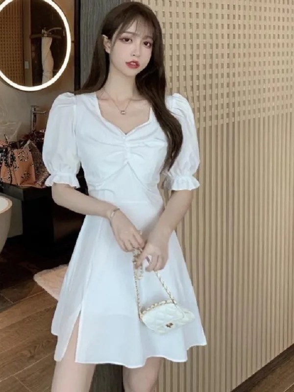 Платье летнее приталенное с V-образным вырезом и разрезом 2LWT