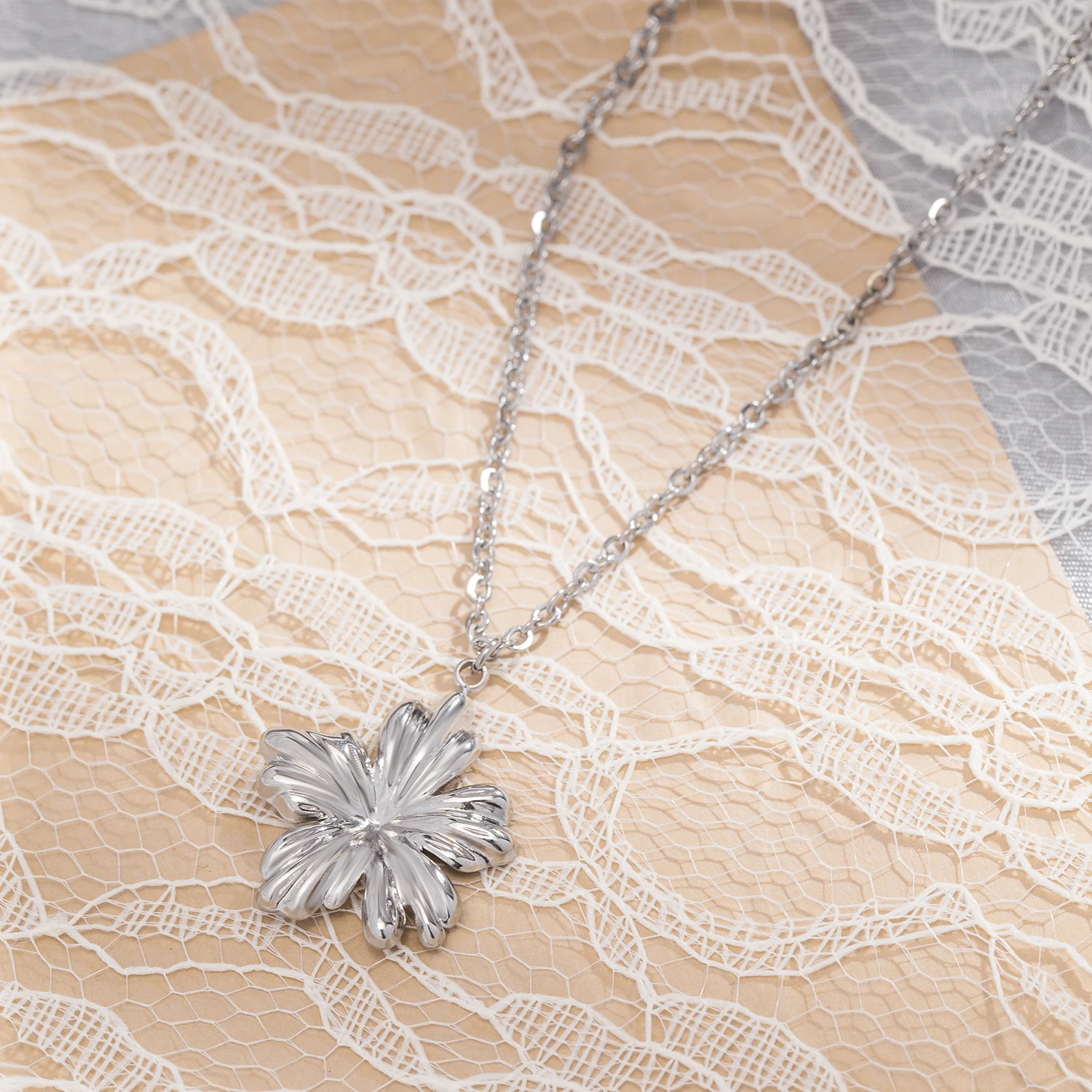 Модное ожерелье из нержавеющей стали с позолоченным цветком модное подвеской