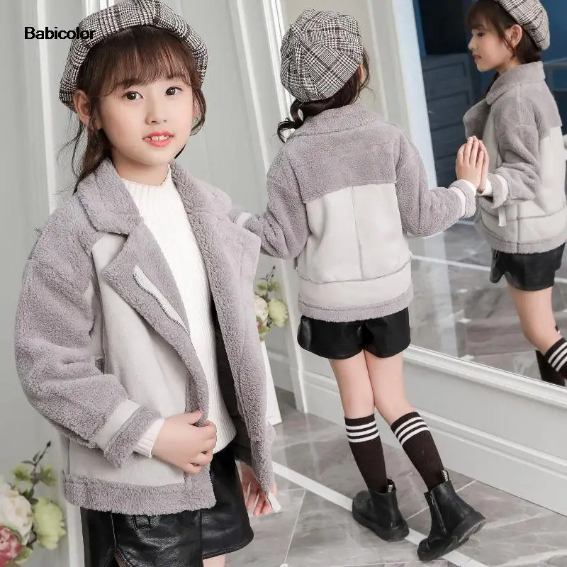 

Осень-зима 2022 г., пальто для маленьких девочек Корейская версия куртки из оленьей кожи Детское пальто из плюша повседневное теплое пальто дл...