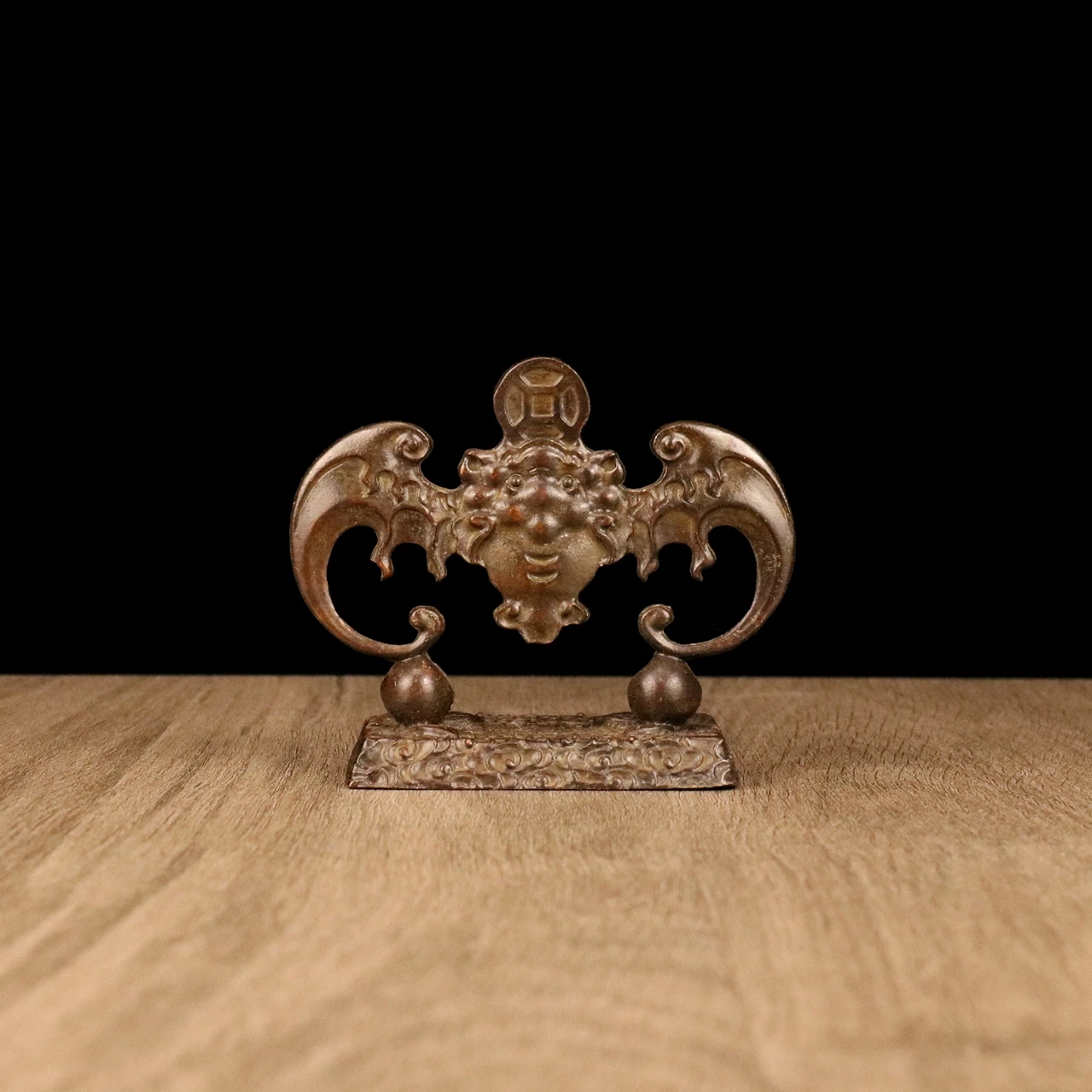 

Статуэтка летучая мышь металлическая