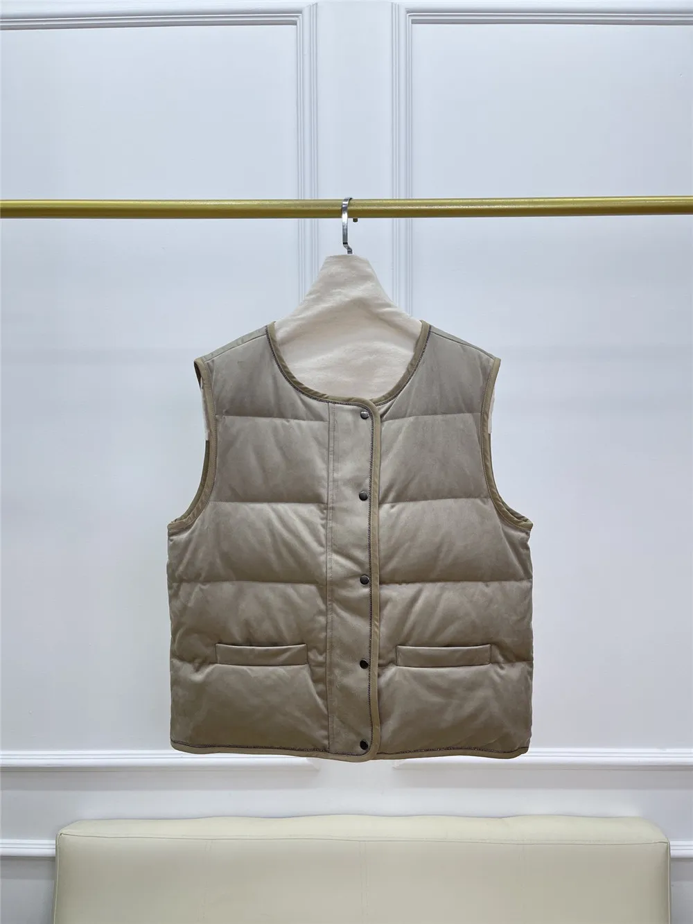 Зимний пуховый жилет женская однобортная куртка без рукавов с круглым вырезом и