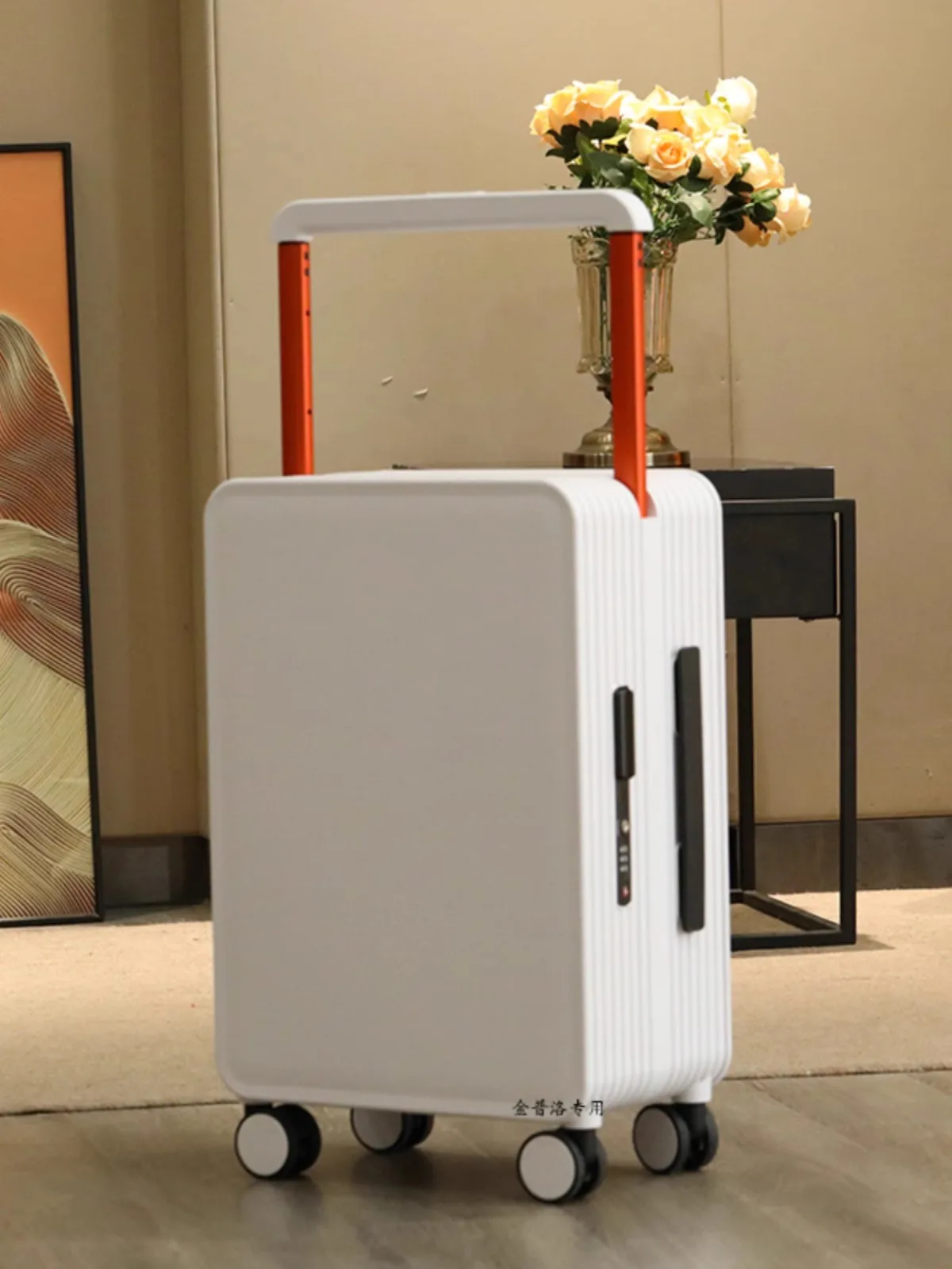 Чемодан на колесиках с широким колесом 20/24 дюйма цвет в ассортименте