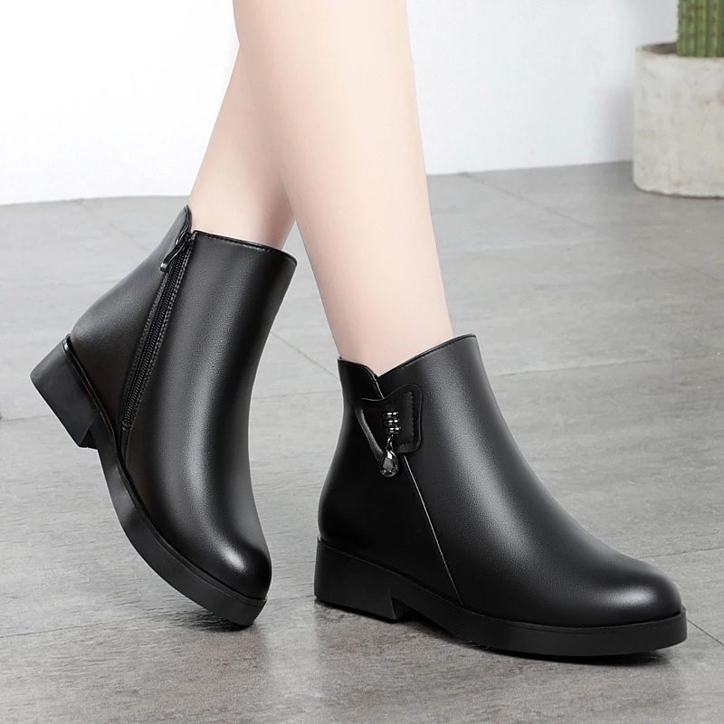 AIYUQI Women Winter Boots Anti-slip 2023 New Genuine Leather Boots Women Middle-aged Wool Warm Large Size Mom Boots Women