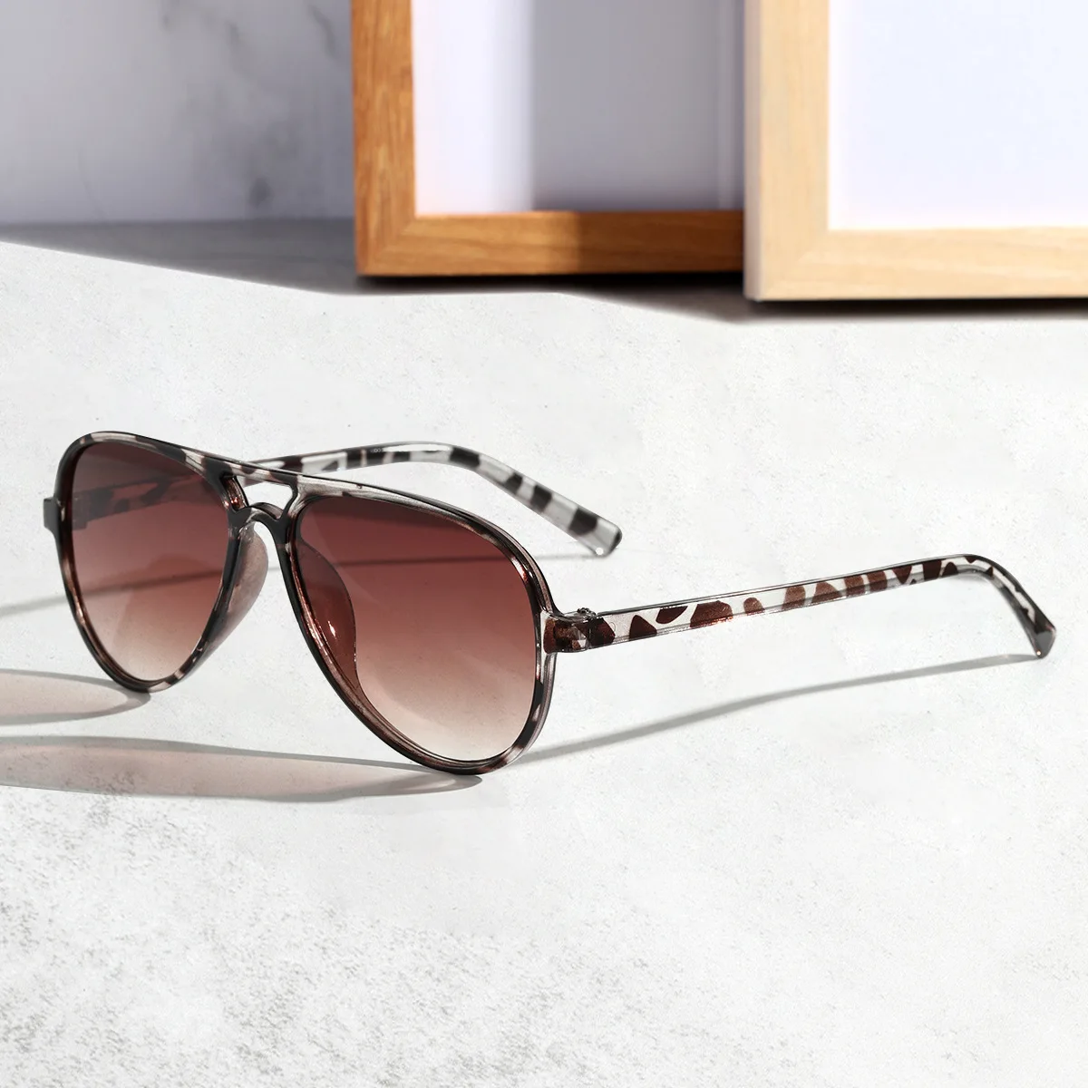 Ультралегкие зеркальные солнцезащитные очки T133 в стиле ретро