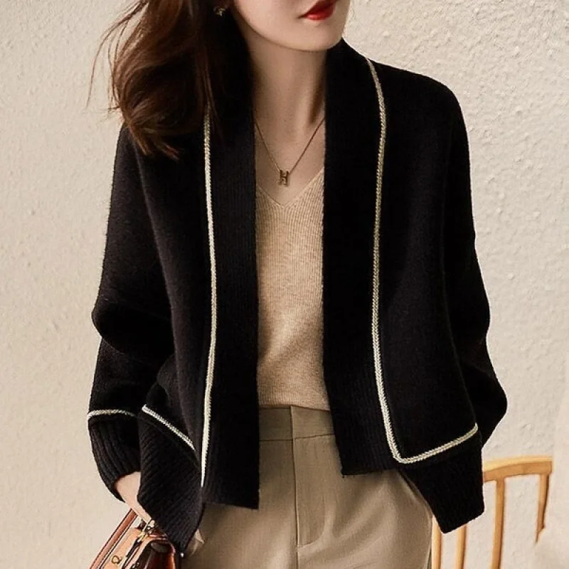 

Fashion Color Contrast Line Edge Fashion Knitwear Women'S Spring And Autumn New Graceful And Fashionable Loose Cardigan Fashion