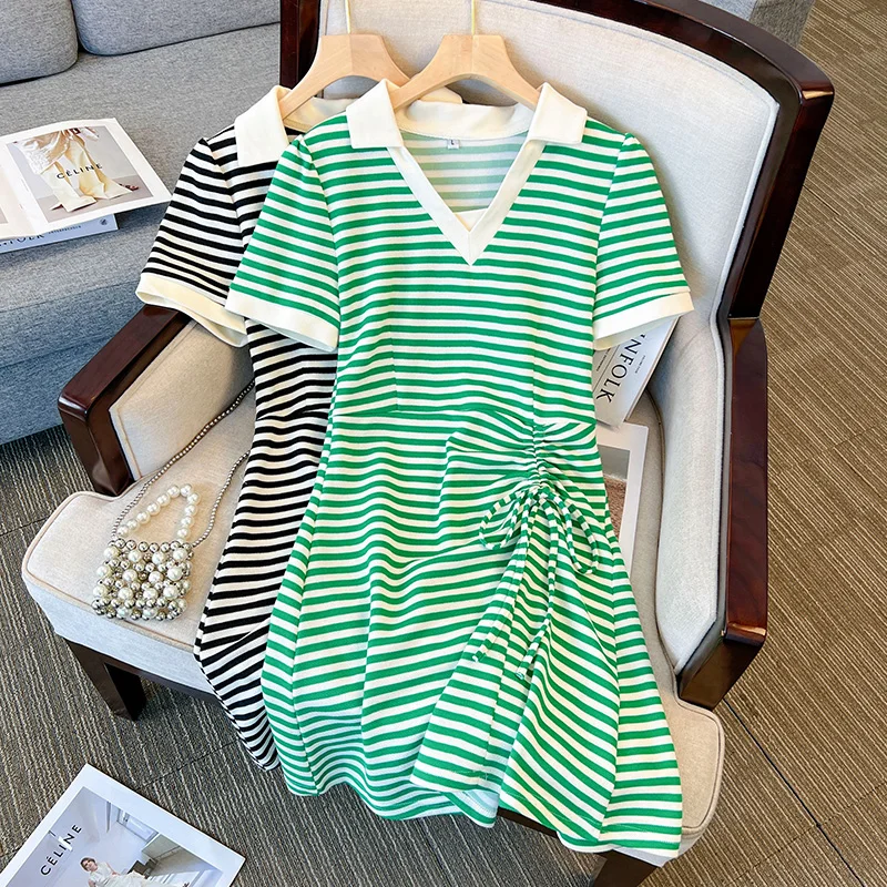 

Платье-Поло женское летнее ТРАПЕЦИЕВИДНОЕ с V-образным вырезом и коротким рукавом