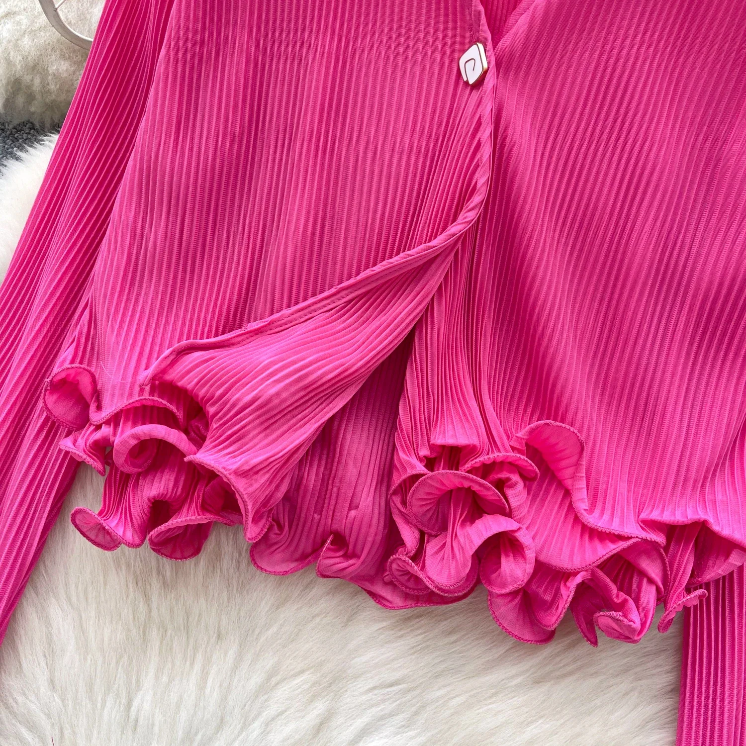 Базовый повседневный плиссированный бандаж с длинными расклешенными рукавами и