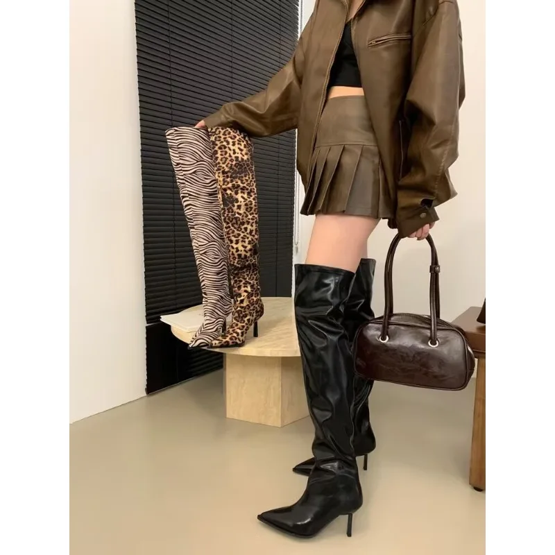 Новые пикантные сапоги выше колена с острым носком модные женские на высоком