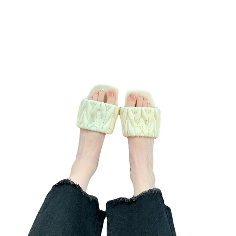 Summer 2023 internet celebrity paired with pleated square toe women's slippers