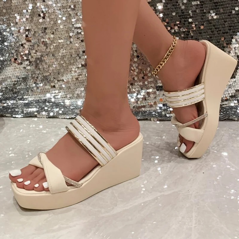 

Женские босоножки на высоком каблуке со стразами, новинка 2023, летние дизайнерские шлепанцы, туфли-лодочки с ремешком на пятке, сланцы