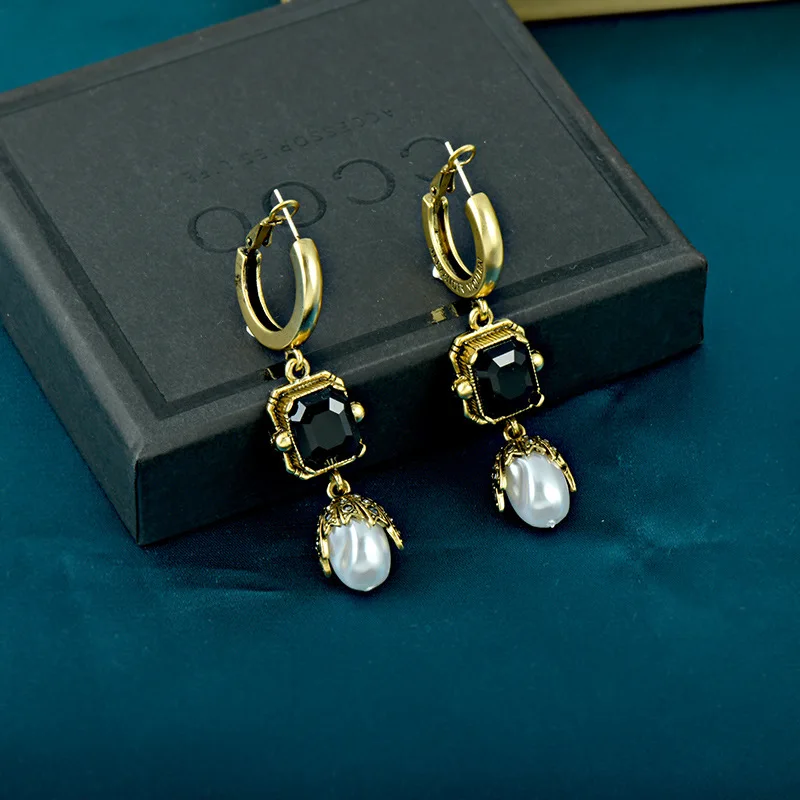 

Vintage Pearl Earrings