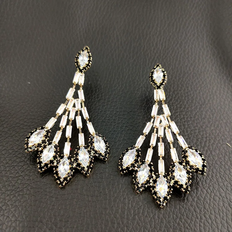 

New Zircon Vintage Hollow Pendant Earrings Classic Party Rhinestone Earrings Fashion Women Jewelry Gift A517
