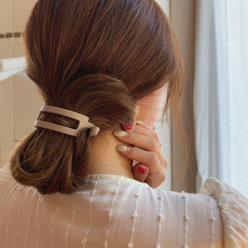 

New Cute Candy Colors Banana Shape Hair Claws Women Girls Sweet Hair Clips Ponytail Holder Hairpins Fashion Hair Accessories