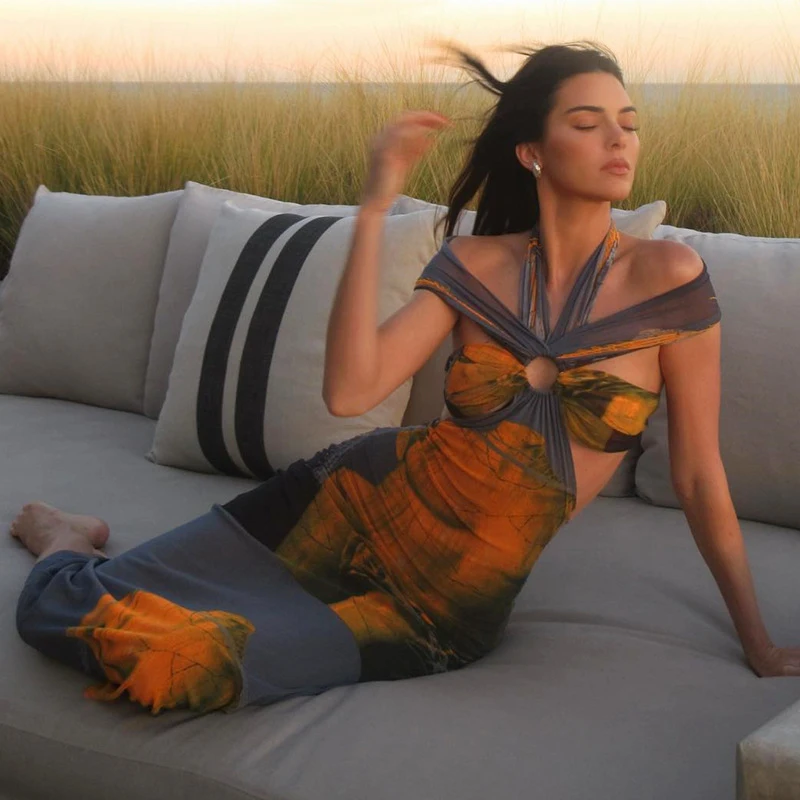 

Женское платье с открытой спиной, длинное облегающее платье в ретро-стиле с принтом статуи и лямкой на шее, лето 2023