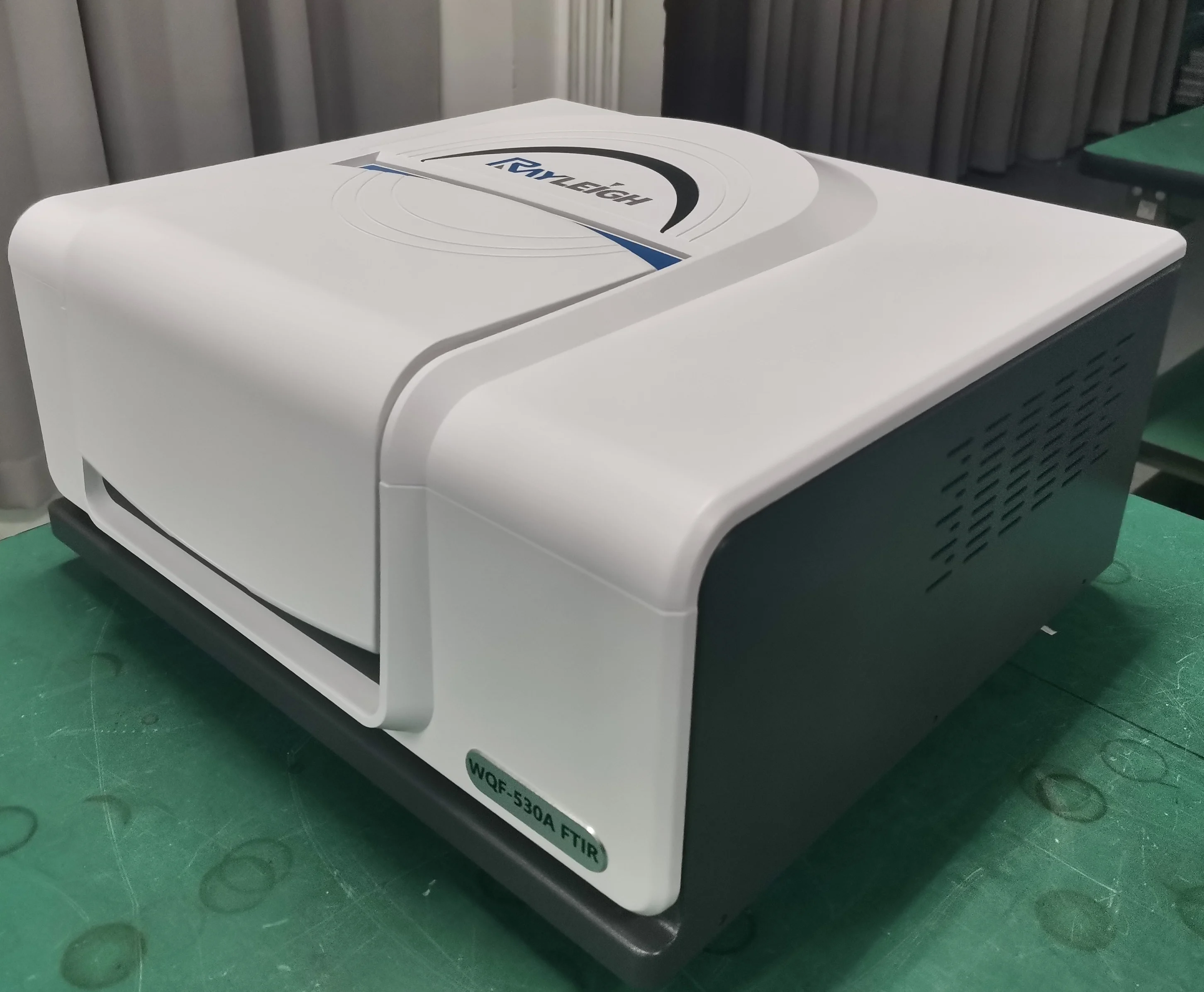 WQF-530A Фармацевтический спектрофотометр FTIR идентификация смесей спектрометр