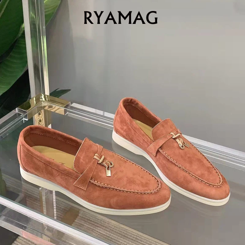 

Лоферы из натуральной воловьей кожи, с металлической пряжкой и мягкой подошвой