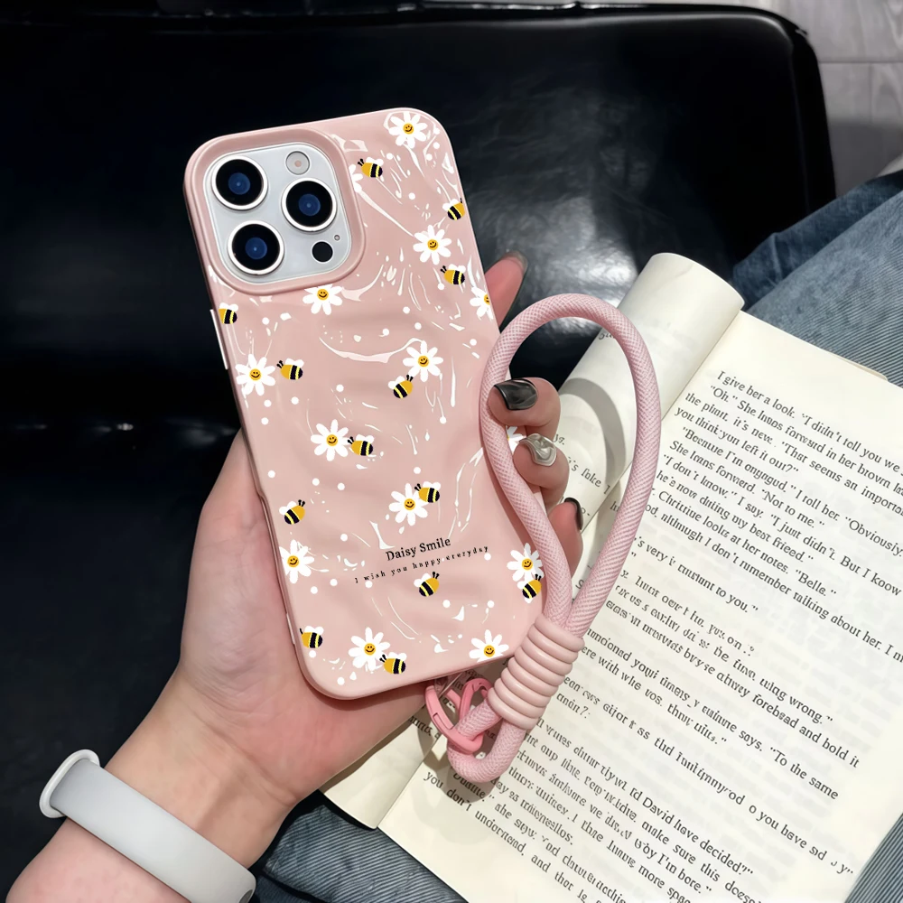 Фото Модный силиконовый чехол Fashion Bee Daisy Wrinkle для iPhone 17, 15, 13, 11, 12, 14, 16, 17 Pro Max, 14, 15, 16 Plus, 17 Air с ремешком №4